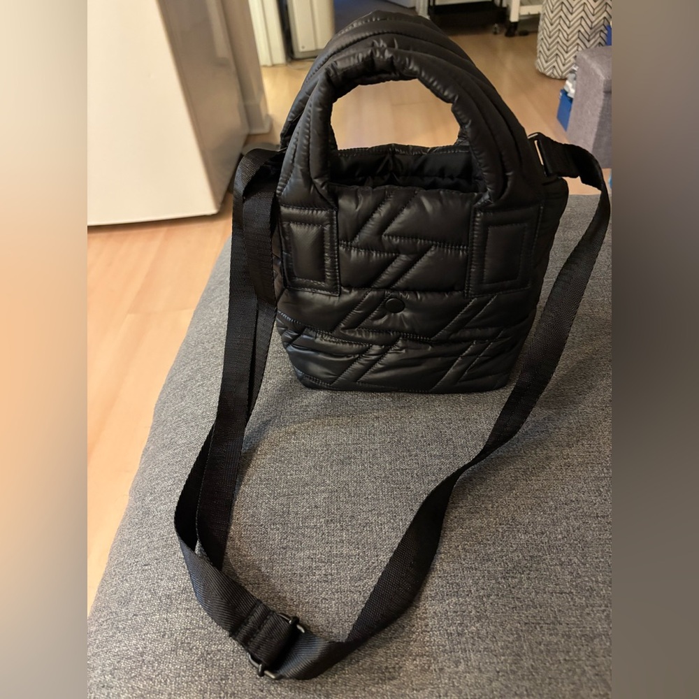 Black Gymshark puffer bag